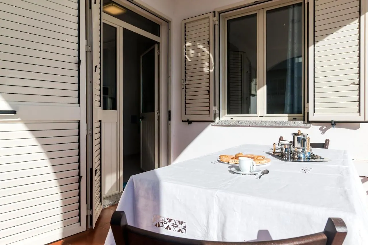 Pearl Suite Apartment カーラゴノネ 0*,  イタリア
