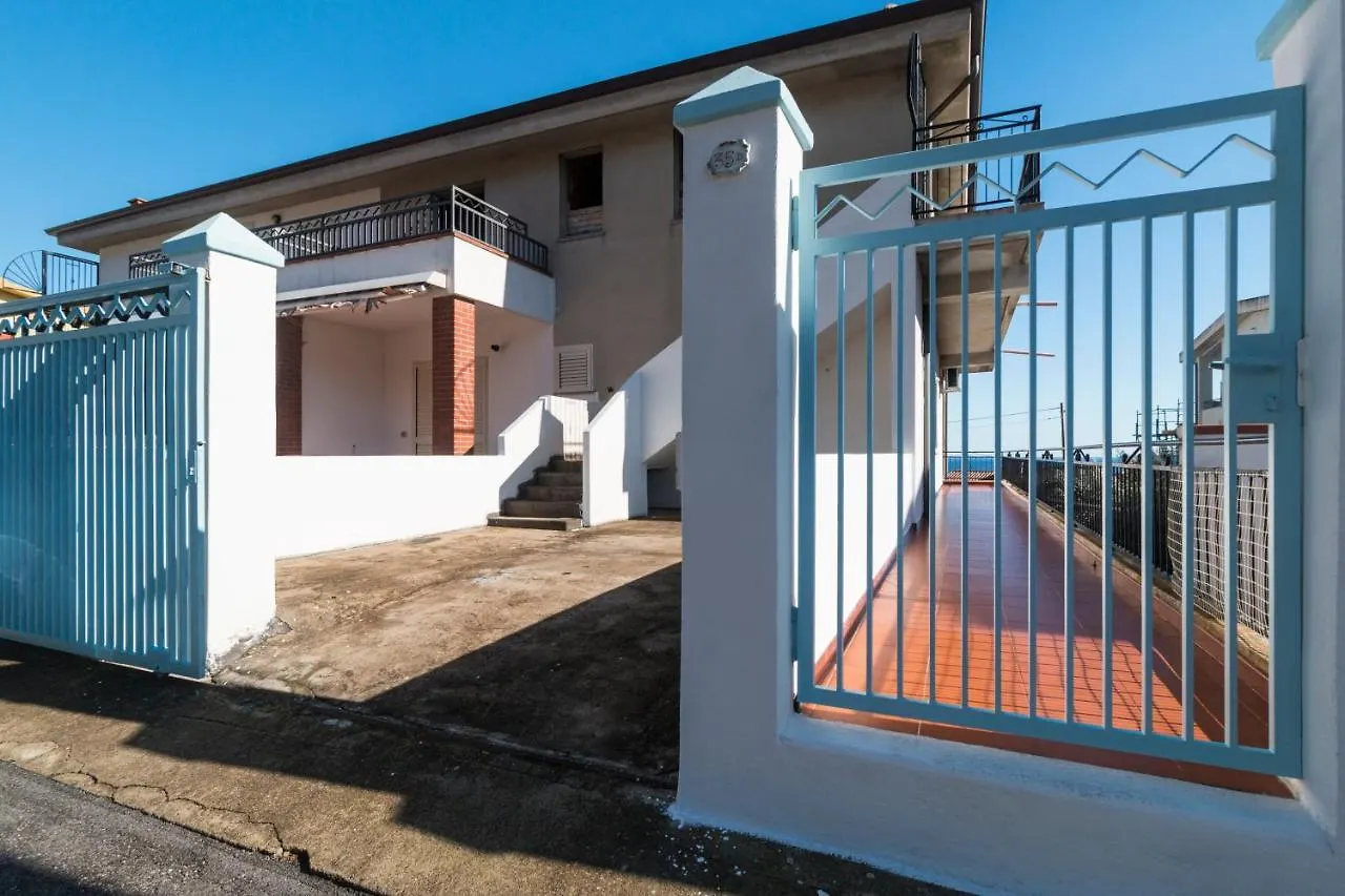 Pearl Suite Apartment カーラゴノネ 0*,  イタリア