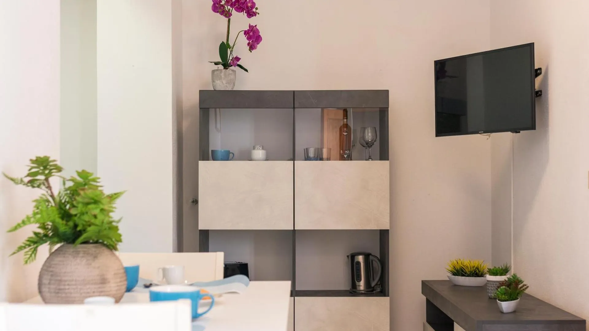 Pearl Suite Apartment カーラゴノネ