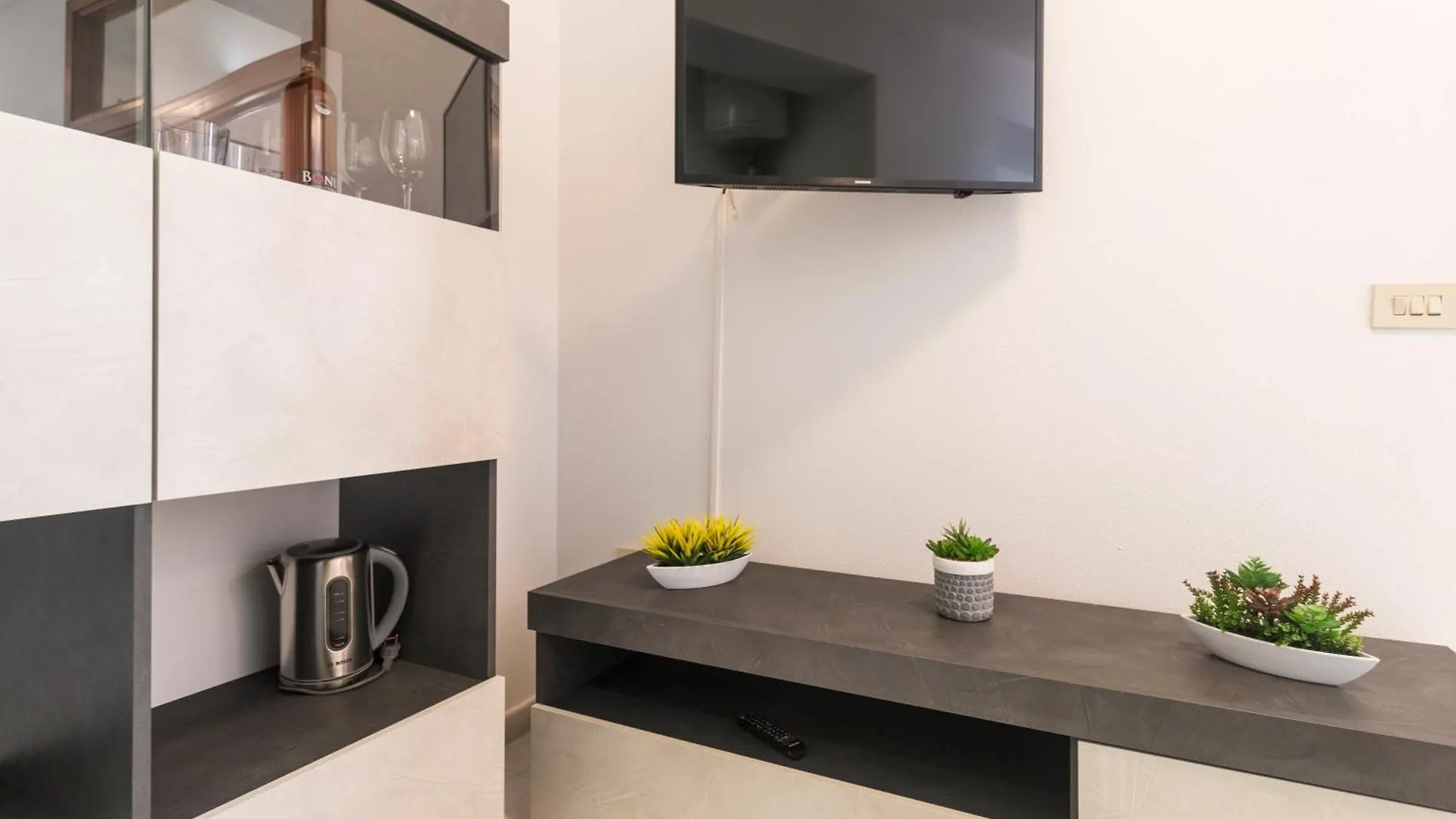 Pearl Suite Apartment カーラゴノネ 0*,  イタリア